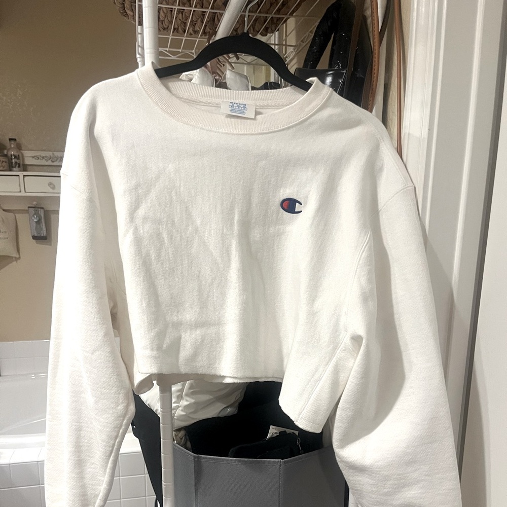 Champion crop sweatshirt
Like-New